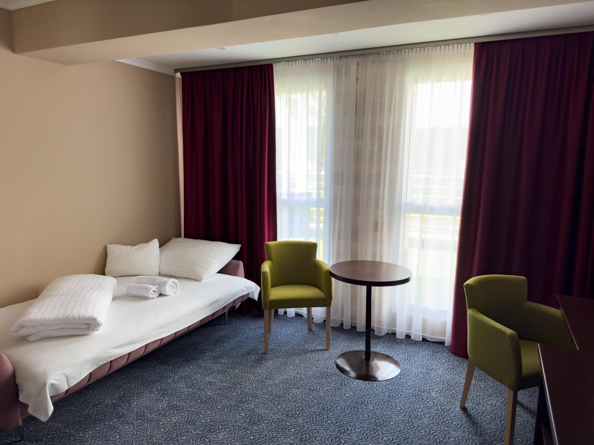 Hotel Aurora Мішкольц Екстер'єр фото
