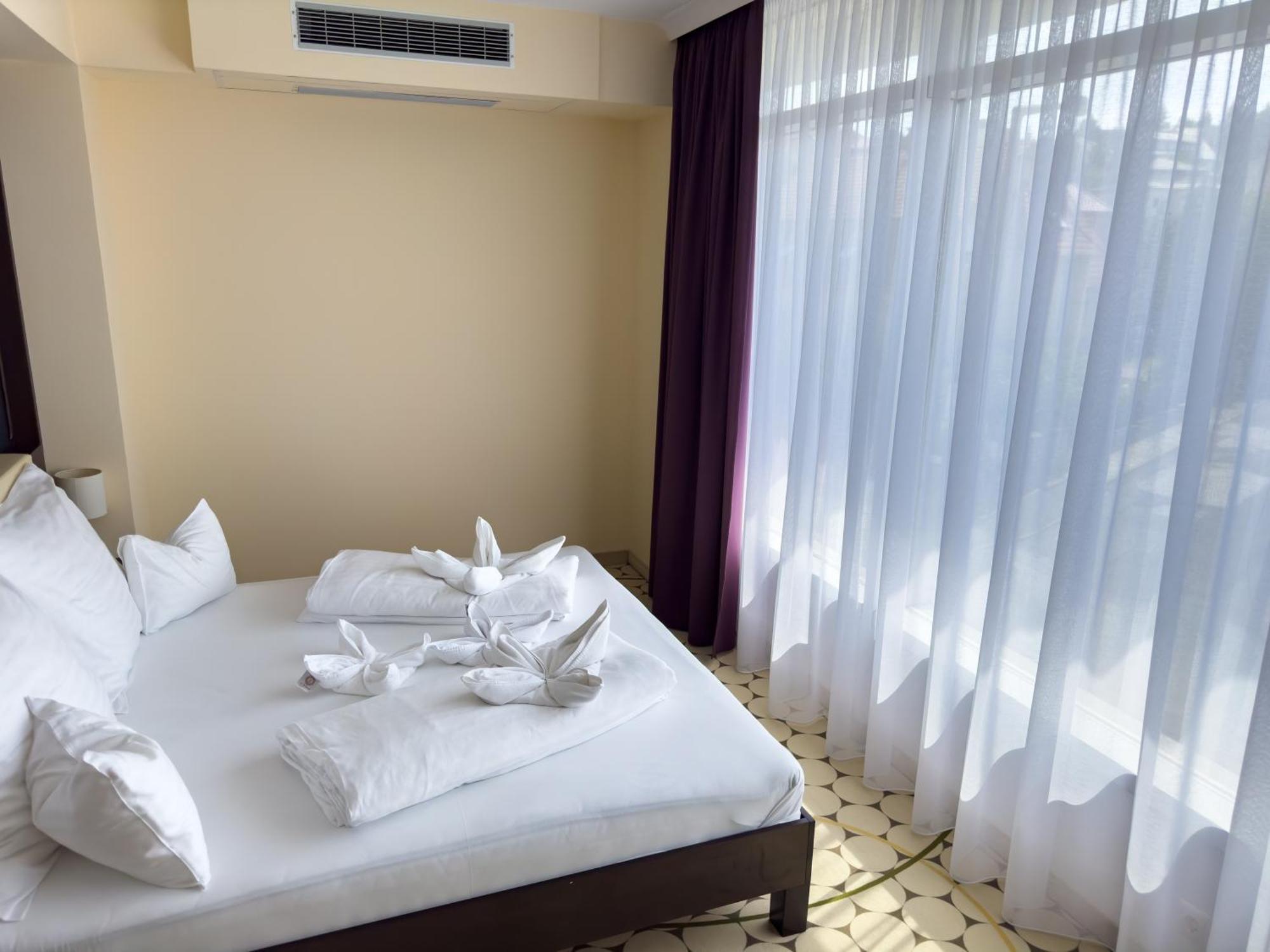 Hotel Aurora Мішкольц Екстер'єр фото