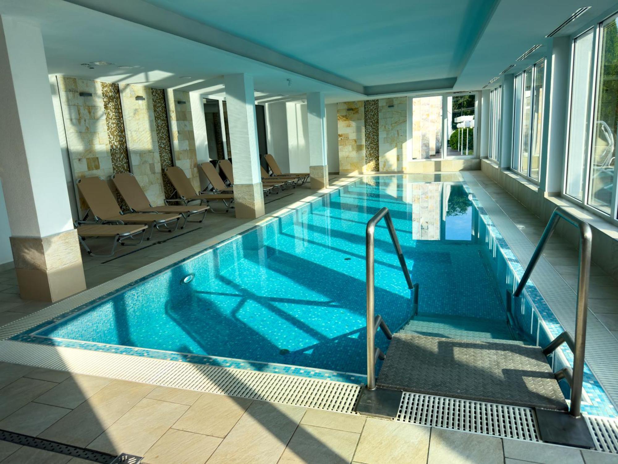 Hotel Aurora Мішкольц Екстер'єр фото