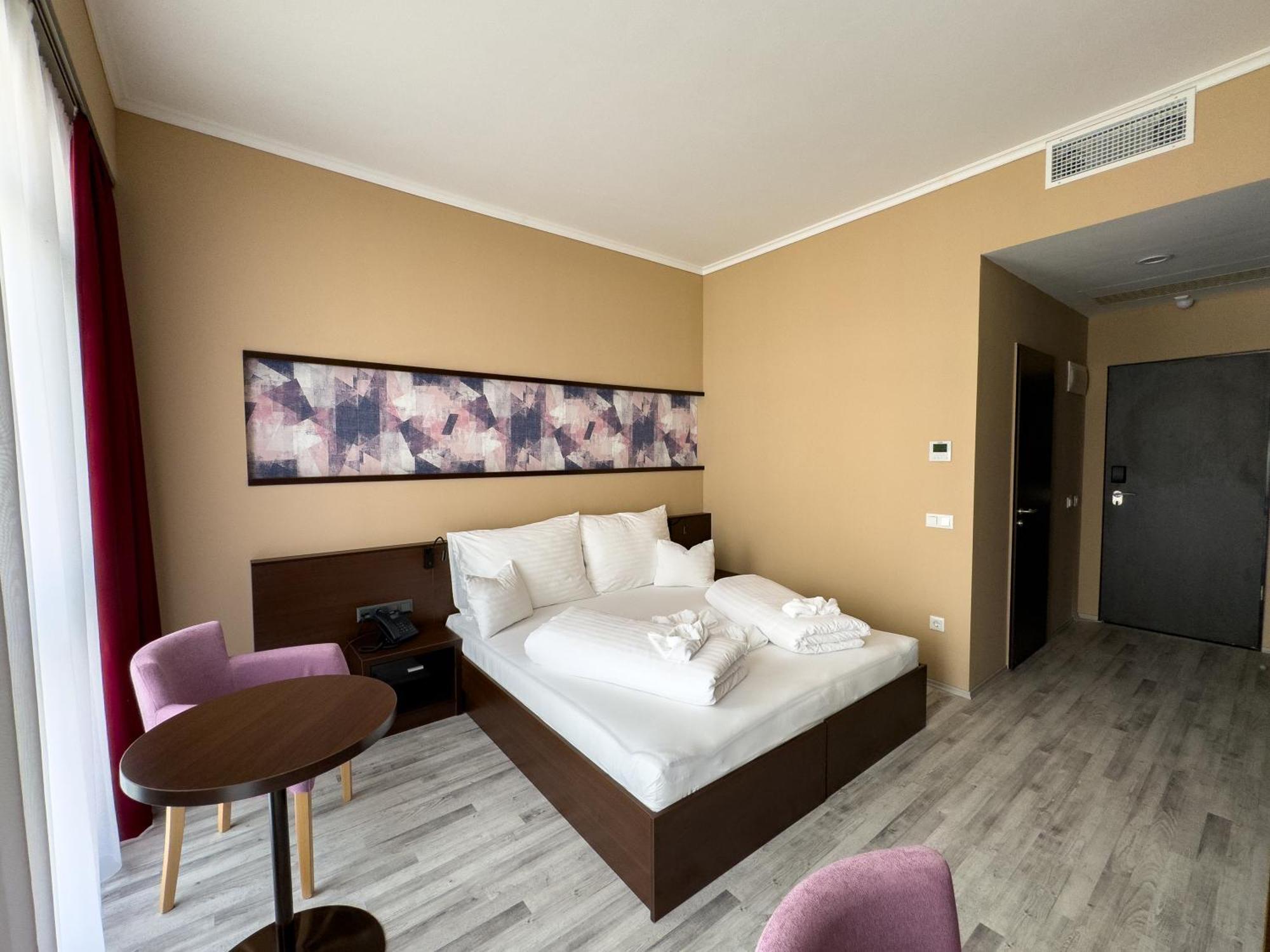 Hotel Aurora Мішкольц Екстер'єр фото