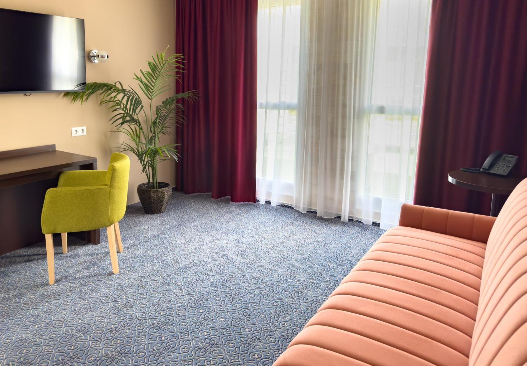 Hotel Aurora Мішкольц Екстер'єр фото
