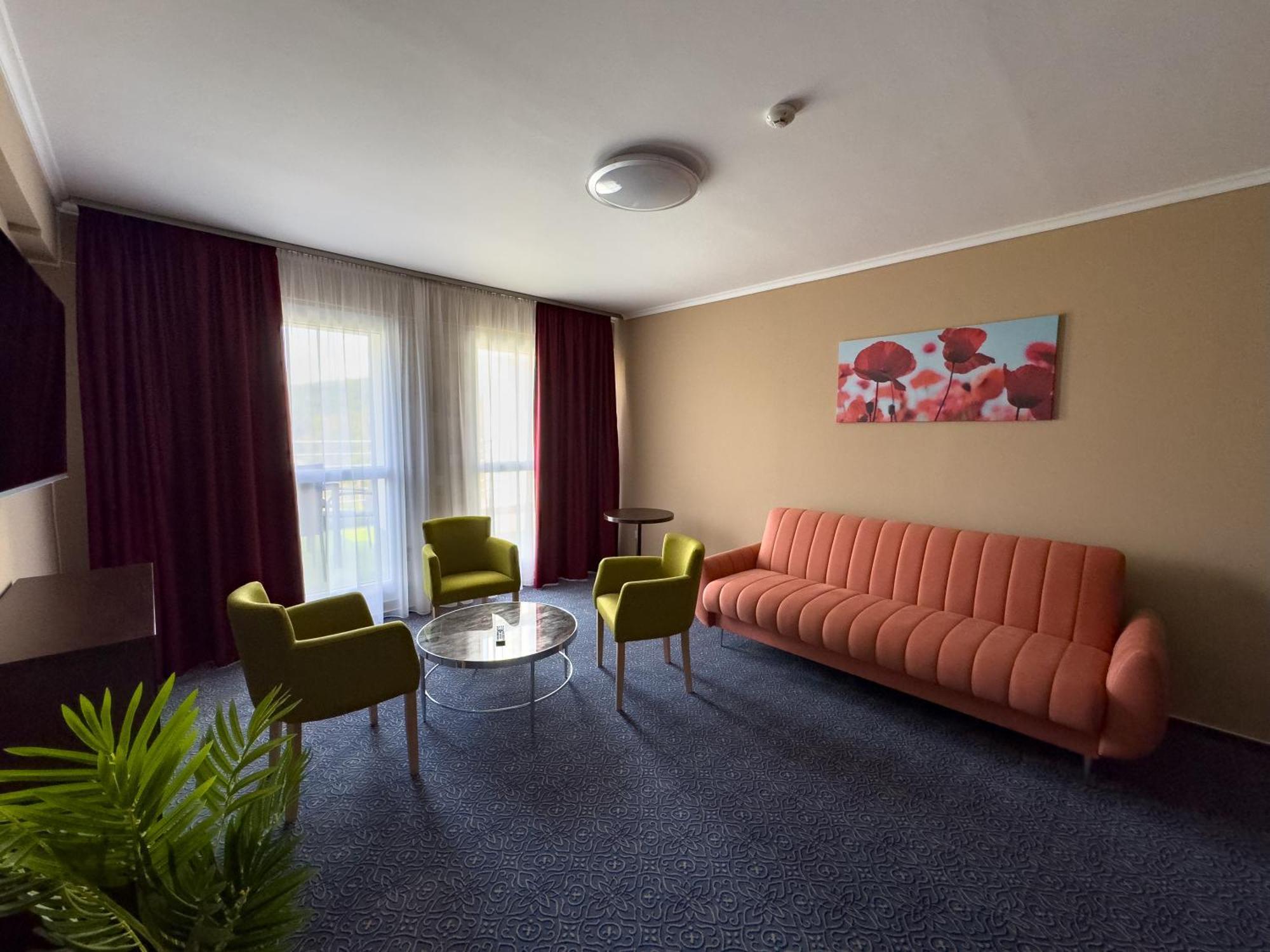 Hotel Aurora Мішкольц Екстер'єр фото