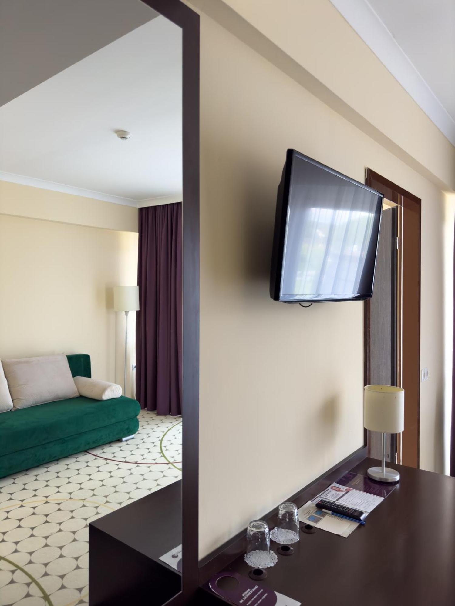 Hotel Aurora Мішкольц Екстер'єр фото