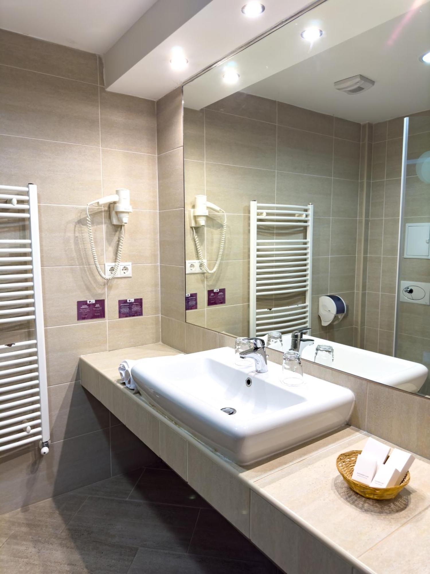 Hotel Aurora Мішкольц Екстер'єр фото