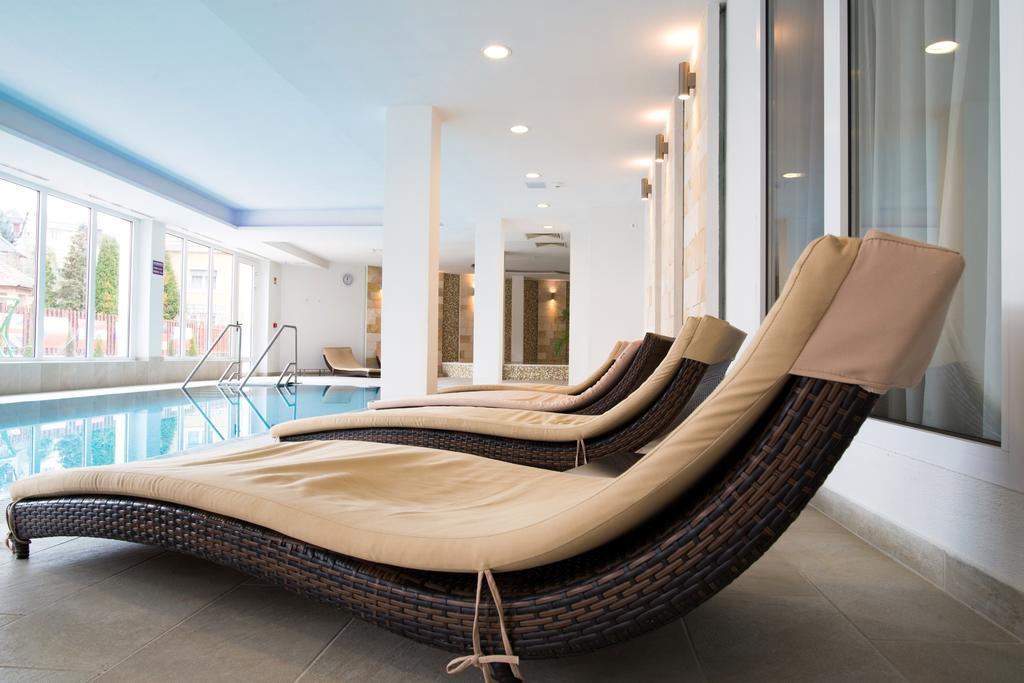 Hotel Aurora Мішкольц Екстер'єр фото