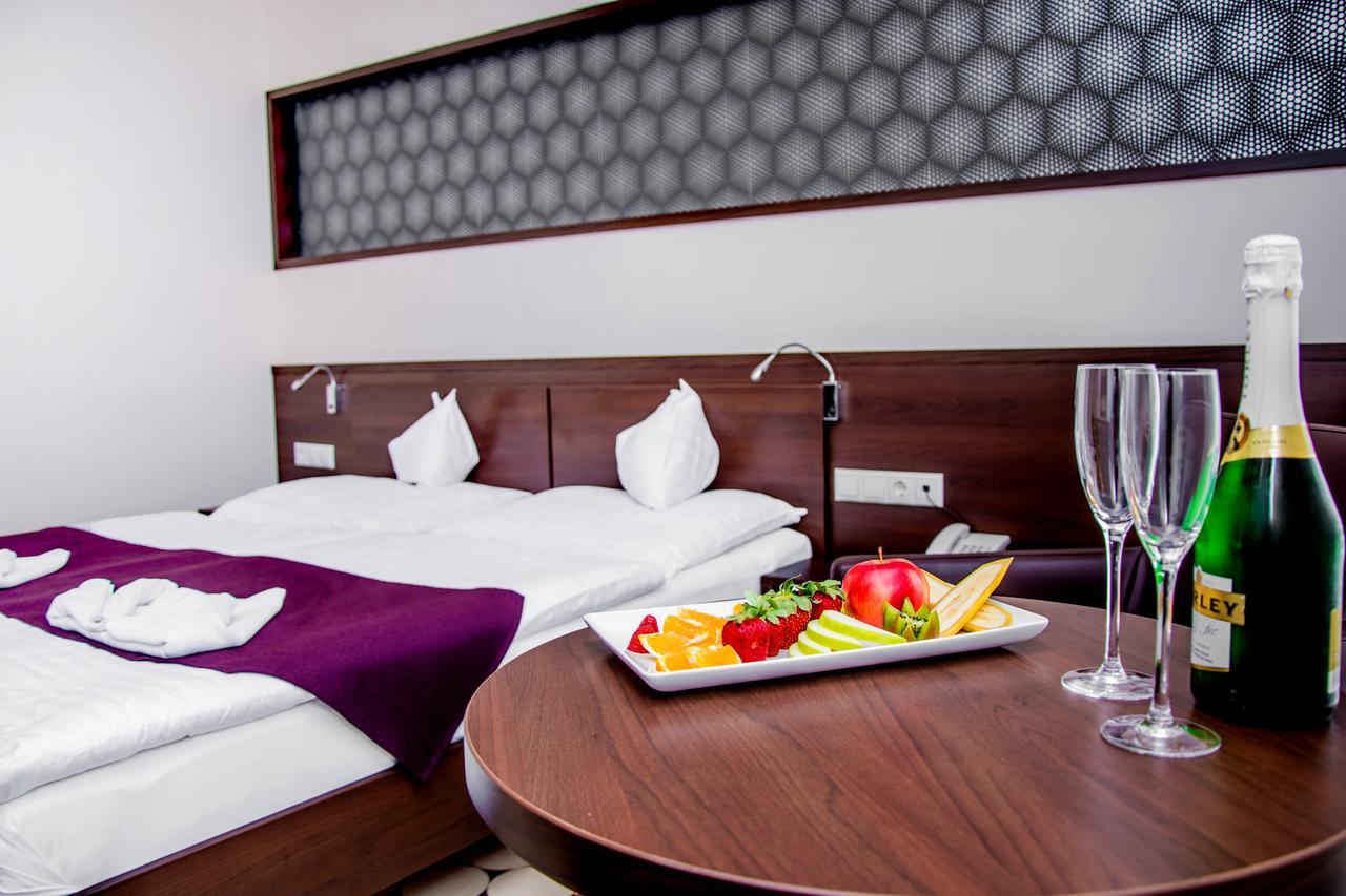 Hotel Aurora Мішкольц Екстер'єр фото
