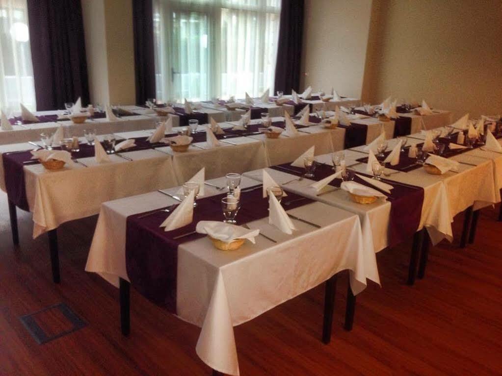 Hotel Aurora Мішкольц Екстер'єр фото